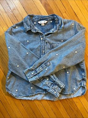 Old Navy Light Blue Cropped Denim Shirt with Daisy Embroidery. Size M.